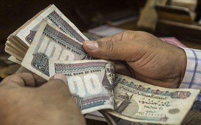 Egipt zdewaluował walutę o jedną trzecią