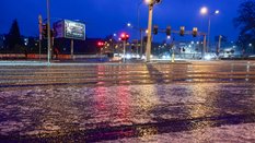 Szczecin, 26 stycznia 2026. Trudne warunki drogowe spowodowane marznącym deszczem i gołoledzią