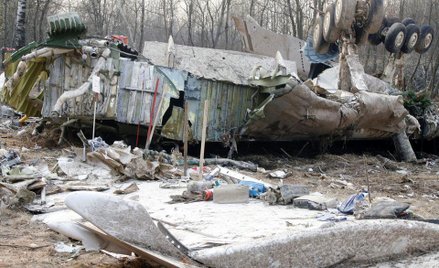 Wrak prezydenckiego tupolewa Tu-154 na miejscu katastrofy smoleńskiej