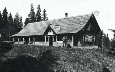 Schronisko górskie Markowe Szczawiny (1925 r.). W 2007 r. PTTK podjęło decyzję o zburzeniu budynku i