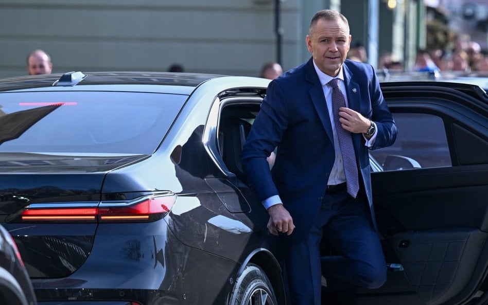 Nawet bliscy doradcy Karola Nawrockiego nie mają często wiedzy o tym, co zamierza i co zdecydował.