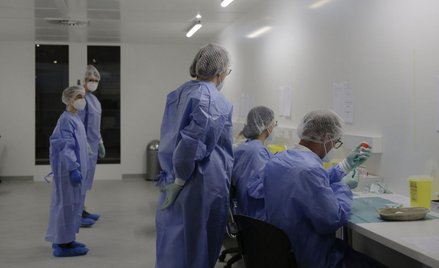 Koronawirus. Niemcy: Rekordowa liczba zgonów - bariera 1000 na dobę przekroczona