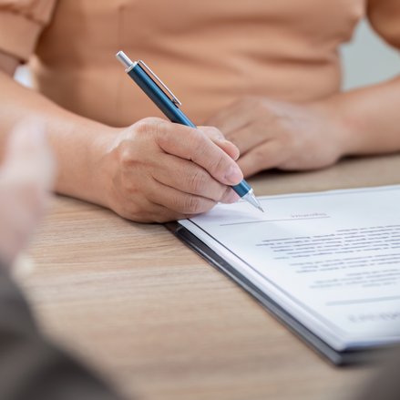 Mimo że prezes NIK przekonuje, że ugoda nie musi oznaczać „rozdawania publicznych pieniędzy” i że mo