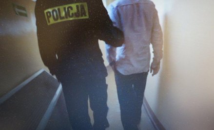 Ten mężczyzna próbował włamać się do samochodu. Zranił nożem świadka