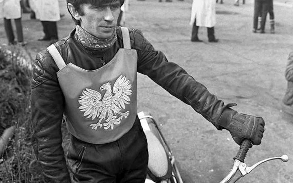 Edward Jancarz podczas elimininacji indywidualnych Mistrzostw Świata na żużlu w 1972 r. w Gorzowie W