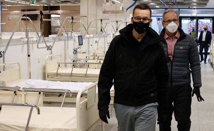Premier Mateusz Morawiecki i minister zdrowia Adam Niedzielski wizytują Szpital Narodowy