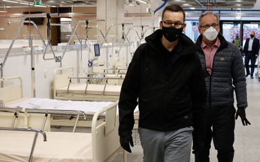 Premier Mateusz Morawiecki i minister zdrowia Adam Niedzielski wizytują Szpital Narodowy