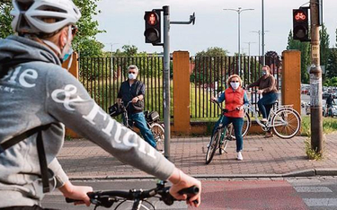 Już 1/4 z nas deklaruje, że dojeżdża do pracy na rowerach. Pandemia jeszcze podbiła zainteresowanie 