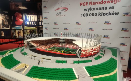 Model PGE Narodowego z klocków Lego