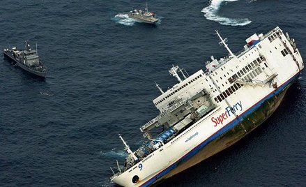 Uratowano 900 pasażerów tonącego promu na Filipinach