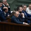 Premier Donald Tusk (C) wśród członków rządu na sali obrad Sejmu w Warszawie