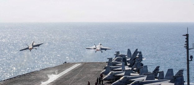 Amerykanie mają potężne lotniskowce, ale brakuje im tanich eskortowców