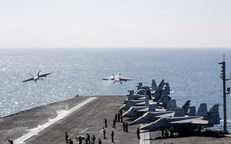 Amerykanie mają potężne lotniskowce, ale brakuje im tanich eskortowców