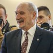 Macierewicz: Te pieniądze były częścią pensji