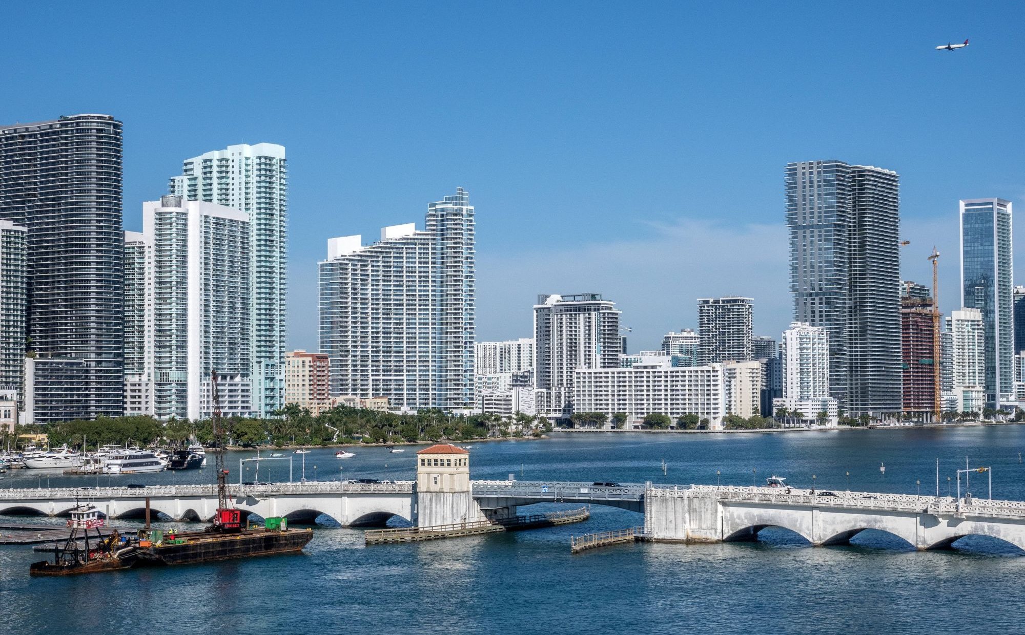 Mniej chętnych na podróże z Polski do USA. „Nowy Jork i Miami notują drastyczne spadki”