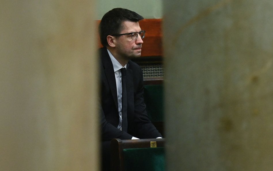 Mariusz Haładyj na sali obrad Sejmu