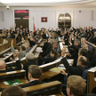 Posłowie i senatorowie dostaną więcej pieniędzy