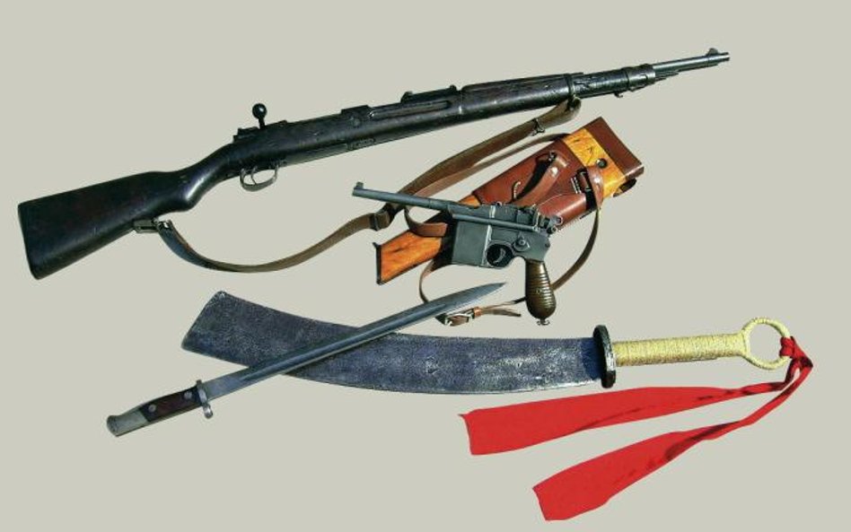 Uzbrojenie chińskiej Armii Narodowo-Rewolucyjnej: karabin Mauser zwany Czang Kaj-szek z bagnetem, pi