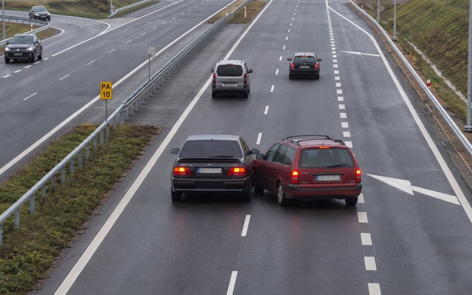 Podczas włączania się do ruchu z pasa rozbiegowego często dochodzi do niebezpiecznych sytuacji