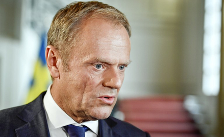Donald Tusk odkłada relokację uchodźców. Kluczowa ochrona granic