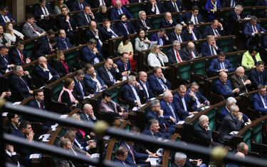 Sejm przyjął budżet na 2023 r. Zaskakująco niskie założenia inflacji