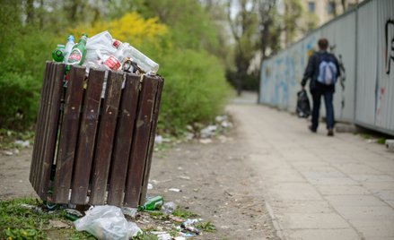 Kaucyjna wojna o małpki. Kto najmocniej zwalcza nowy system kaucyjny?