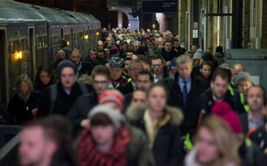 Wielka Brytania: Na jedno miejsce w pociągu przypada dwóch pasażerów