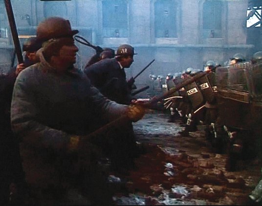 Kadr z filmu „Śmierć jak kromka chleba” (1994) w reżyserii Kazimierza Kutza. Muzyka Kilara współtwor