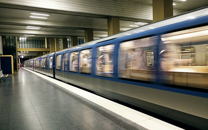 Jedna ze stacji metra w Monachium, zdjęcie ilustracyjne