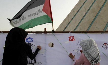 Rysowanie antyizraelskich symboli w Iranie