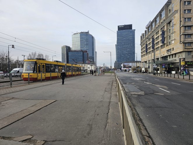 Przystanki tramwajowe na Towarowej przesuwane są już drugi raz w kierunku północnym. Czyni je zupełn