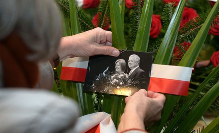 Policja zabrała głos ws. składania wieńców w rocznicę katastrofy smoleńskiej