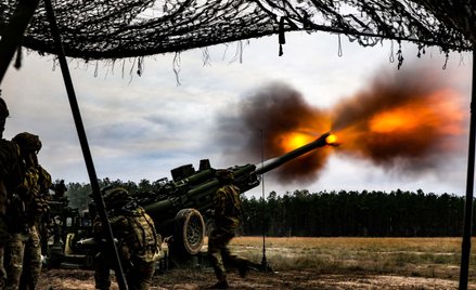Amerykanie dostarczają Ukrainie m.in. haubice M777 - wraz z amunicją kalibru 155 mm
