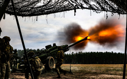 Amerykanie dostarczają Ukrainie m.in. haubice M777 - wraz z amunicją kalibru 155 mm
