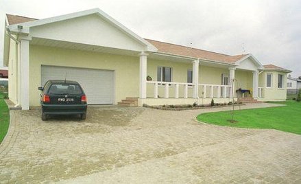 Stawka podatku od garażu taka jak od budynków