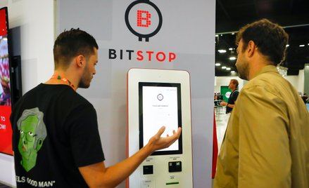 Bankomaty bitcoinowe (BTM) to automaty za pomocą, których można wymieniać tradycyjne pieniądze na kr