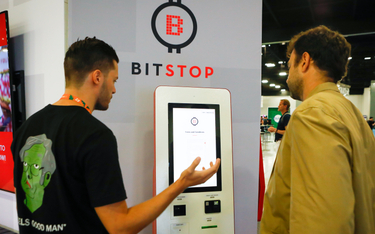 Bankomaty bitcoinowe (BTM) to automaty za pomocą, których można wymieniać tradycyjne pieniądze na kr