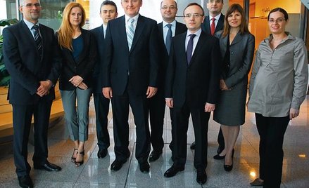 Ernst & Young jest trzecią firmą w kategorii wysokości osiągniętych przychodów. Na zdjęciu partnerzy