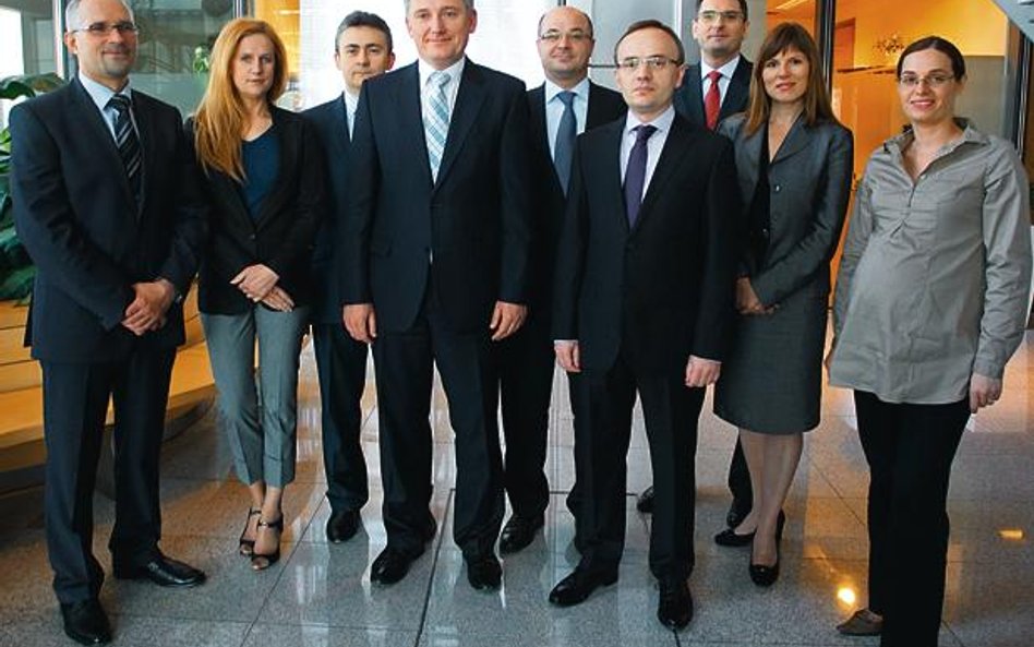 Ernst & Young jest trzecią firmą w kategorii wysokości osiągniętych przychodów. Na zdjęciu partnerzy