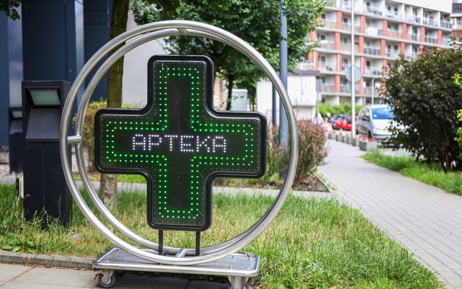 Atak nożownika w krakowskiej aptece. Trzy farmaceutki trafiły do szpitala