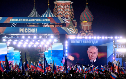 Tłumy fetują Putina i ogłoszoną właśnie aneksję (nielegalną) czterech ukraińskich obwodów: donieckie