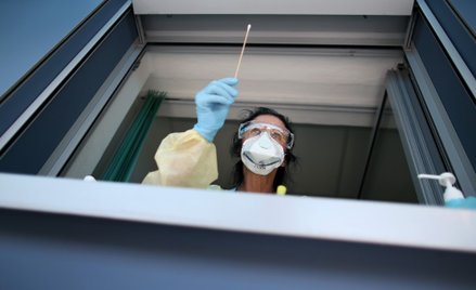 Niemcy: Każdy chory zakaża średnio mniej niż jedną osobę