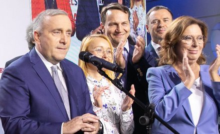 Przewodniczący PO Grzegorz Schetyna (z lewej) i kandydatka tej partii na prezydenta Małgorzata Kidaw