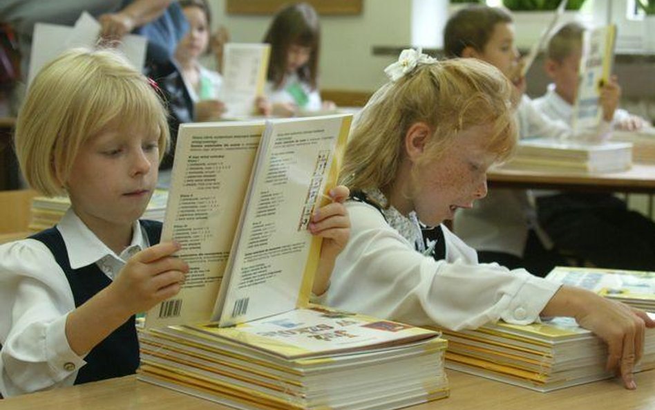 Darmowy podręcznik dla uczniów pierwszych klas miałby obowiązywać już od września