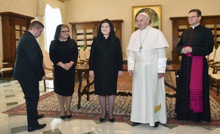 Premier Beata Szydło, szefowa Kancelarii Prezesa Rady Ministrów Beata Kempa, ks. prałat Paweł Ptaszn