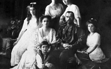 Car Mikołaj II z rodziną. Bolszewicy nie mieli dla nich litości