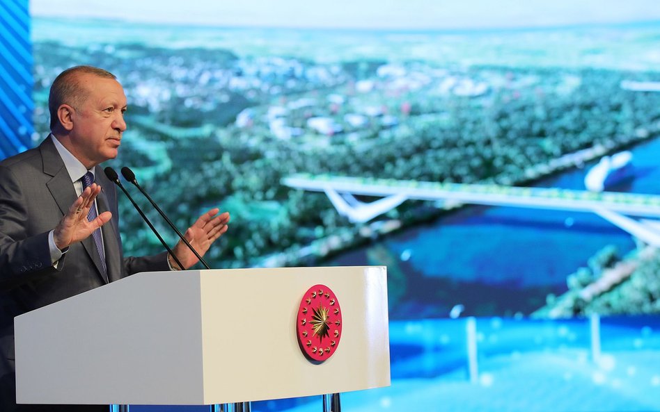 Zamieszanie do 85-letniej konwencji wprowadził prezydent Recep Erdogan, ogłaszając rozpoczęcie budow