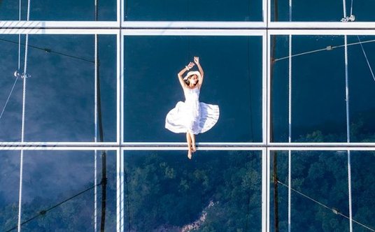 "Szklany most w Chinach"