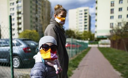 Poluzowanie obowiązku noszenia maseczek możliwe w najbliższych tygodniach