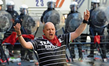 Uczestników unijnego szczytu powitali wczoraj w Brukseli manifestanci protestujący przeciwko cięciom